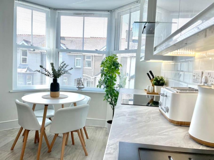 Luxury Porthcawl 1 Bedroom Apt, Prime Location Exteriör bild